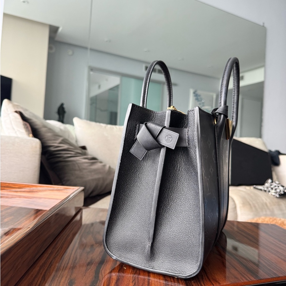 Louis Vuitton Monogram Cuir Plume Very Tote GM - Picture 2 of 4